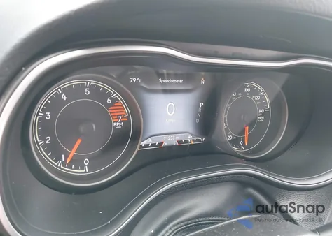 2023 Jeep Cherokee Altitude Lux 4X4 z USA, uszkodzony, nr VIN 1C4PJMMB7PD112764